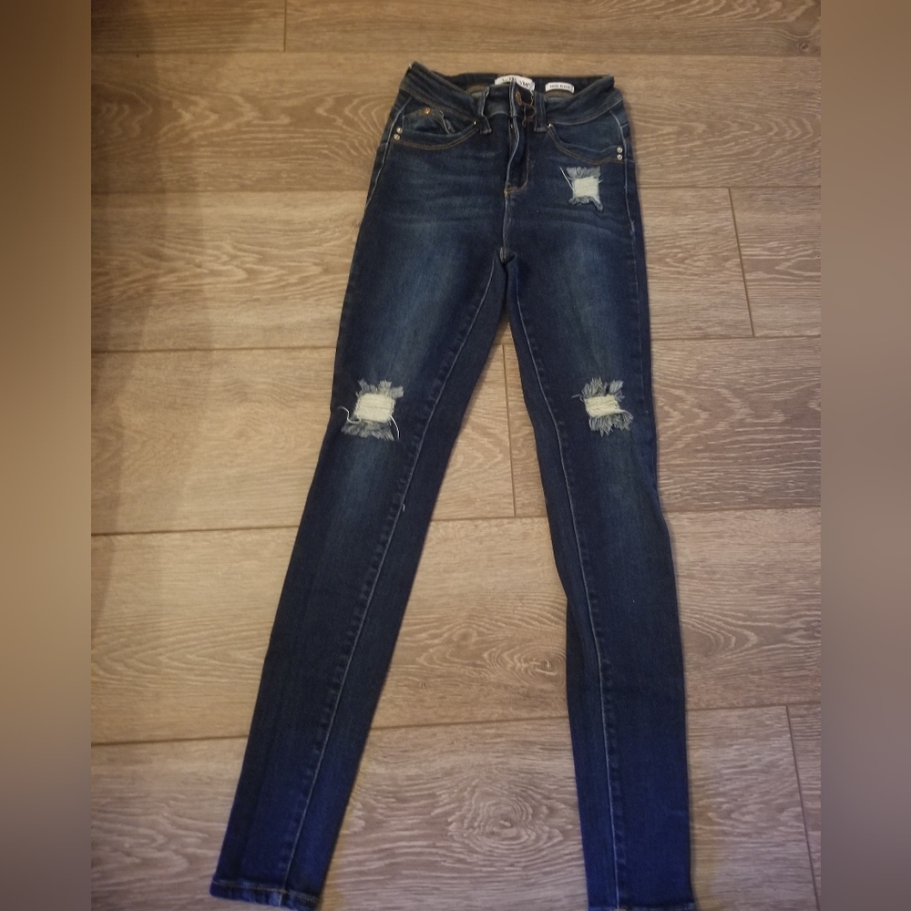 YMI JEANS Like new. EUC mid rise